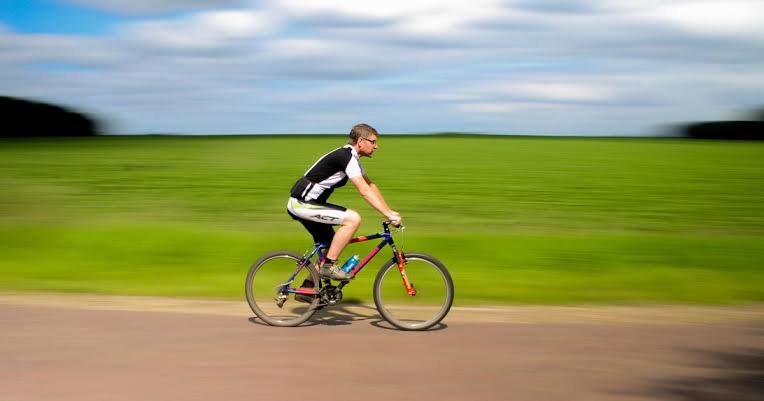 Primăria Bacău a cumpărat biciclete electrice pentru angajați. Instituția spune că acestea vor fi folosite pentru deplasările de serviciu între sediile și obiectivele administrate