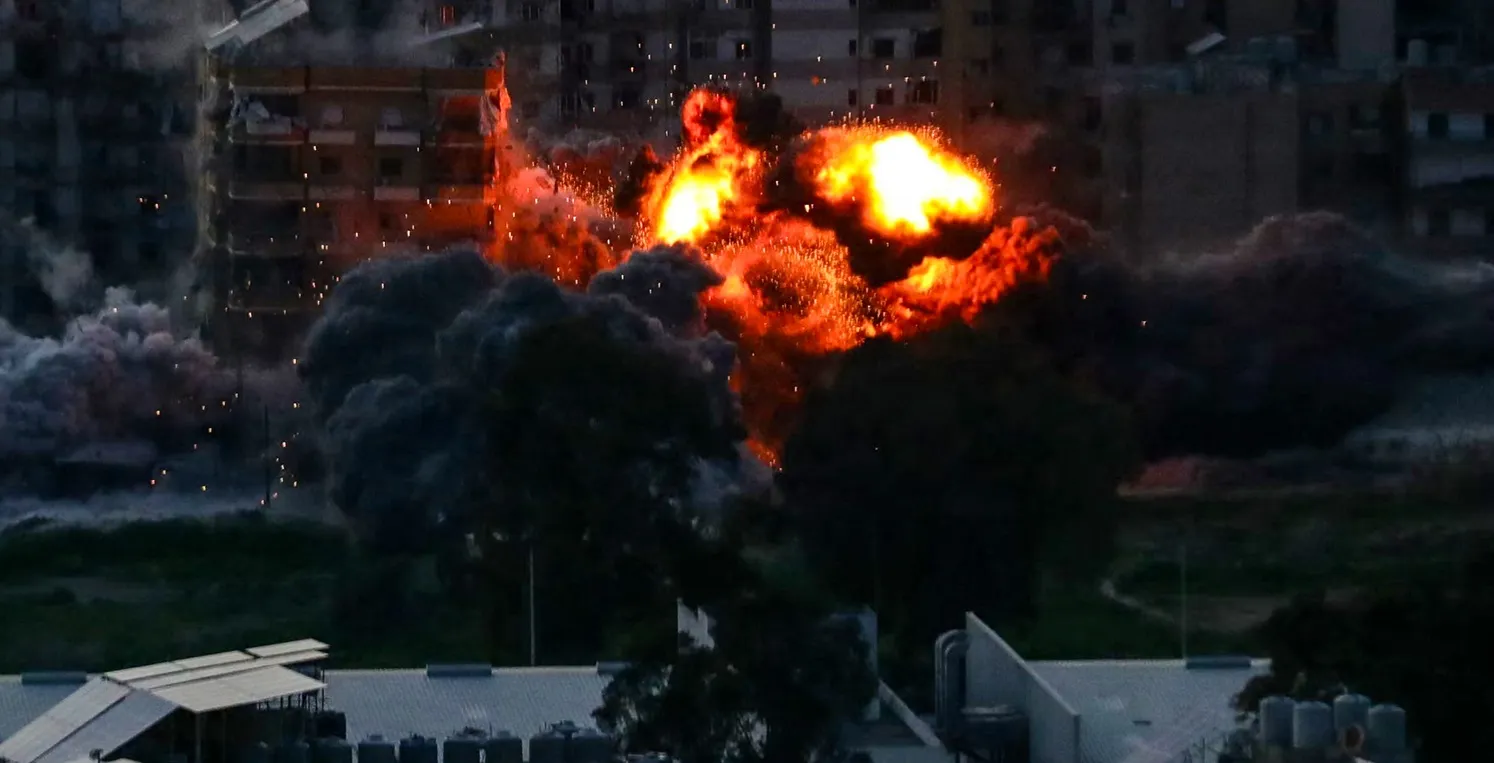 Donald Trump suspendă campania de bombardamente asupra Iranului, după avertismentele consilierilor militari
