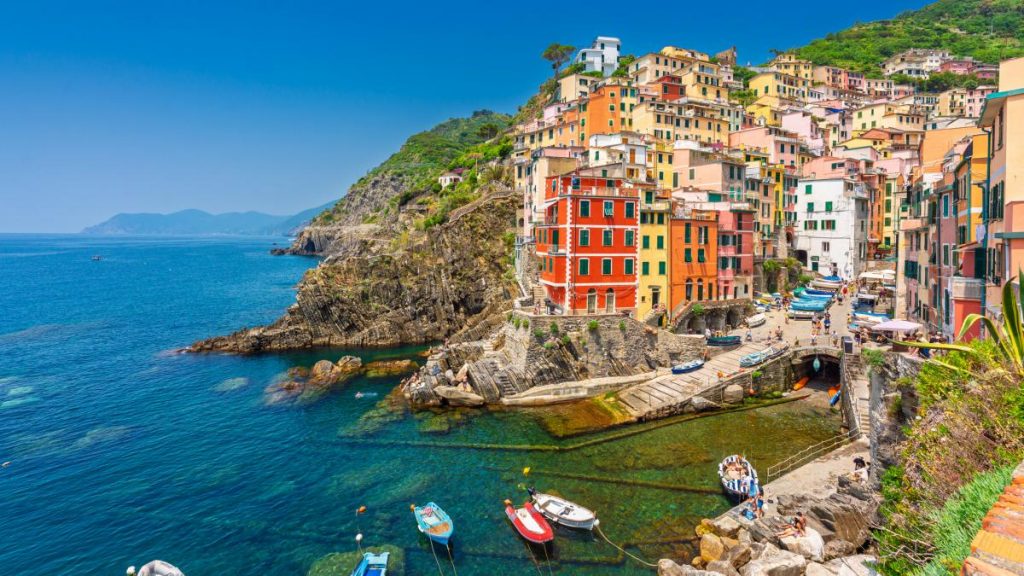 Italia a anuntat reguli noi pentru turistii care viziteaza cinque terre