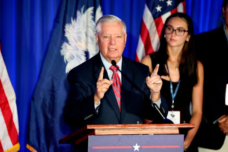 Senatorul republican Lindsey Graham, unul dintre cei mai influenți aliați ai lui Trump, a murit subit la 71 de ani. Ultima sa vizită a fost la Kiev, unde s-a întâlnit cu Zelenski