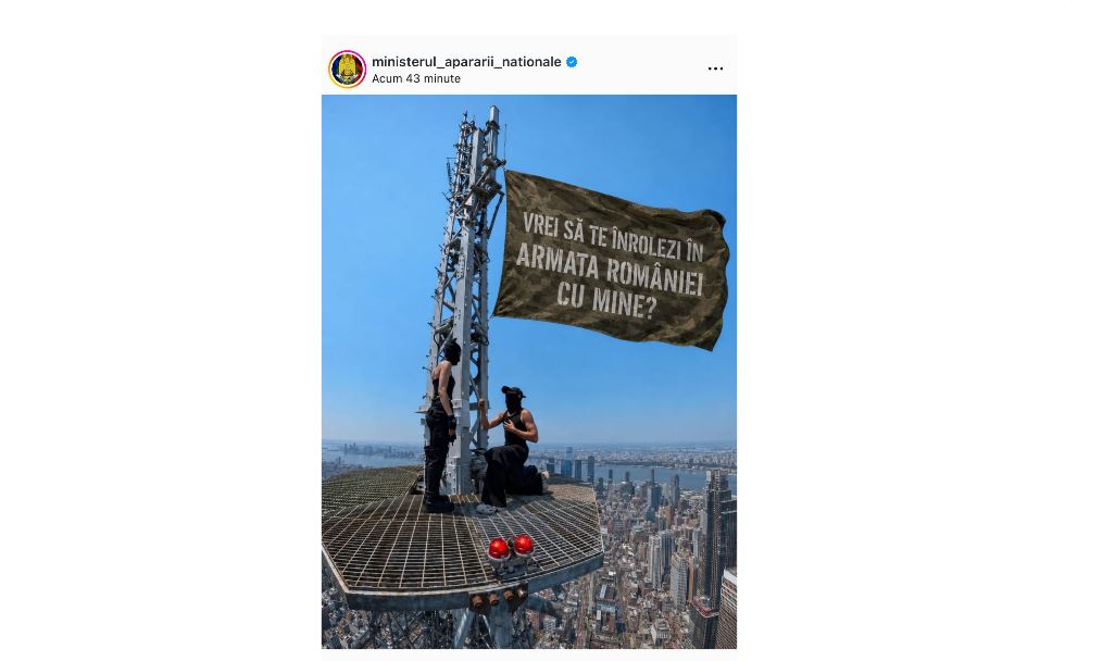 „Vrei să te înrolezi în Armata României cu mine?” Val de critici la adresa MApN, după ce a postat un anunț de recrutare folosind poza virală a rușilor care au urcat pe Empire State Building