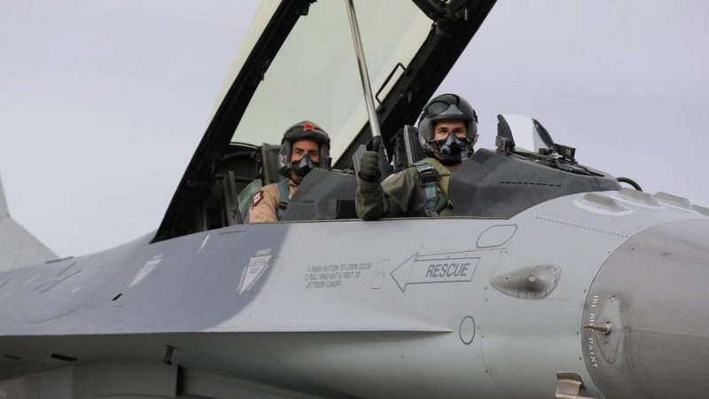 Pilot f