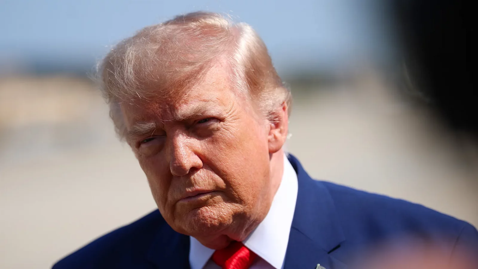 Donald Trump ia în considerare reglementarea inteligenței artificiale după atacuri cibernetice autonome. Donald Trump: „Studiem măsuri de control”