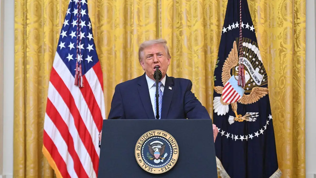 Trump amenință din nou Iranul: SUA vor „bombarda și distruge un pod sau o centrală electrică” de fiecare dată când Teheranul va ataca o navă în Strâmtoarea Ormuz