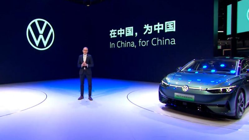 Concurența de pe piața chineză cauzează companiei auto Volkswagen cea mai mare scădere din ultimii 4 ani