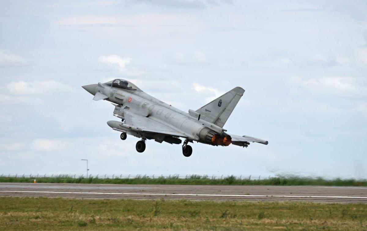 NATO, despre incidentul de la Buzău: „După ce drona a pătruns în spațiul aerian al României, aeronavele aflate sub comandă NATO au primit autorizarea de a interveni”