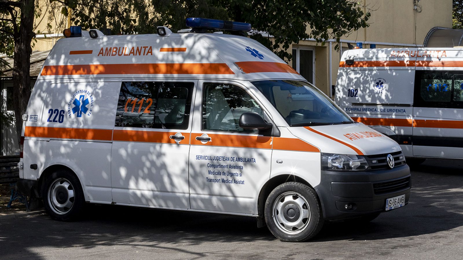 Cum a ajuns TikTok-ul mai de încredere decât autoritățile statului? Poliția și DSU au anunțat abia după atacul din Cluj asupra ambulanței că informațiile sunt fake news