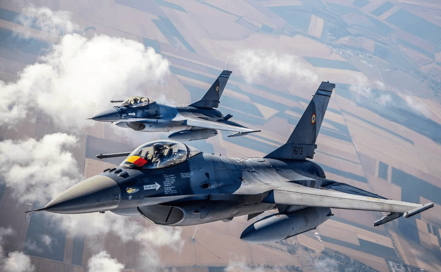 MApN a detectat o țintă aeriană în apropierea frontierei cu Ucraina. Două aeronave F-18 spaniole au fost ridicate de la sol de la Baza 57 Aeriană Mihail Kogălniceanu. Alte două ținte aeriene au fost detectate noaptea trecută în apropierea Insulei Șerpilor