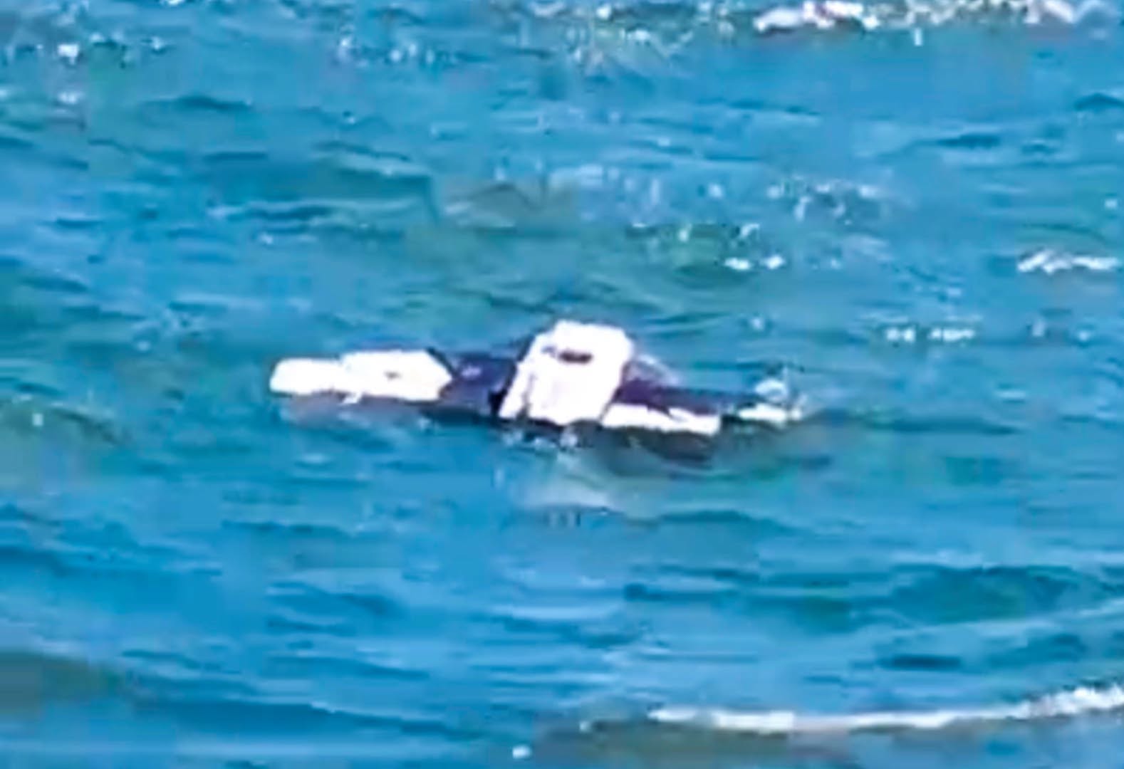 Un corp de dronă de tip Gerbera a fost găsit în Marea Neagră, în zona Costinești. MApN anunță că obiectul nu avea încărcătură explozivă