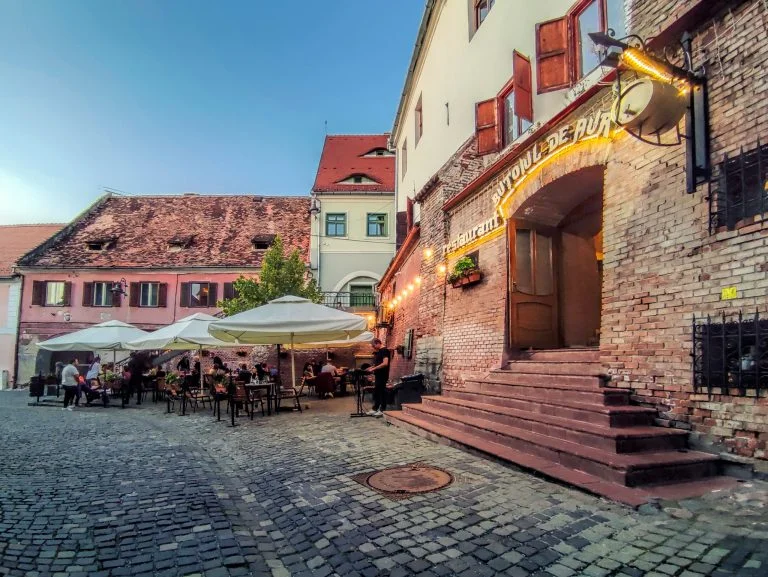 Poți mânca într-un restaurant care datează din 1542, chiar în România. Care sunt cele mai vechi restaurante din lume
