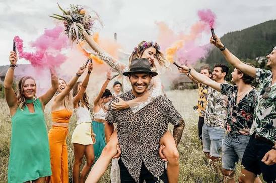 Cuplurile din Statele Unite renunță la nunțile clasice și aleg să se căsătorească la festival