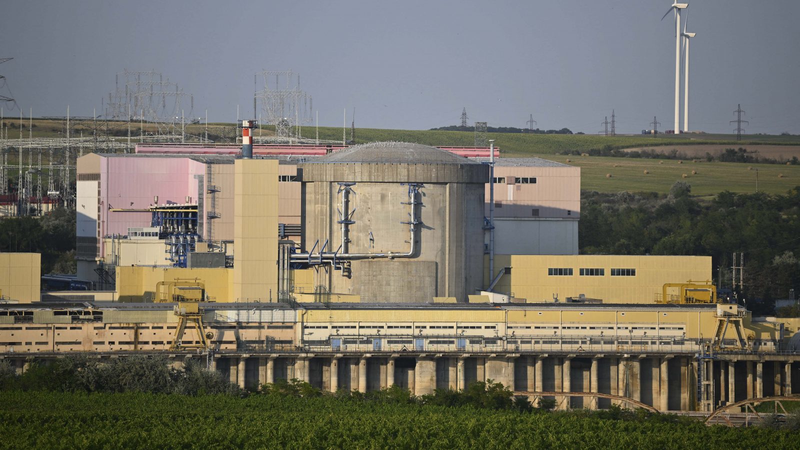 ALERTĂ ENERGETICĂ ÎN ROMÂNIA: Al doilea reactor nuclear de la Cernavodă ar putea fi oprit în următoarele 48 de ore. Dunărea a scăzut la un nivel record