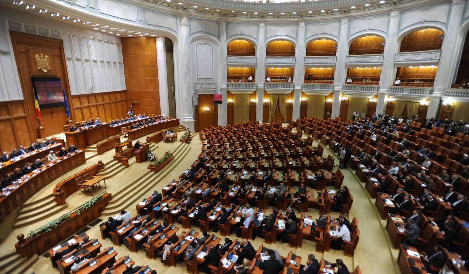 Senatul și Camera Deputaților intră în sesiune extraordinară. Parlamentarii dezbat Legea Salarizării și modificarea Legii ANI, proiecte care vizează jaloane din PNRR