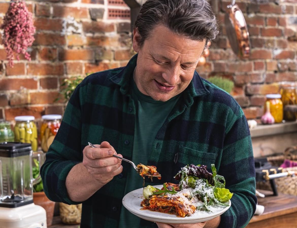 Nu știi ce să mai gătești vara? Jamie Oliver vine cu zece rețete inspirate de cele mai populare trenduri culinare de pe Pinterest