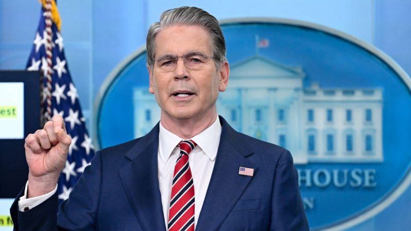 Administrația Trump pregătește o „ofensivă economică fără precedent” împotriva Iranului, anunță Scott Bessent. Iranul e deja sufocat economic din cauza blocadei SUA din Strâmtoarea Ormuz