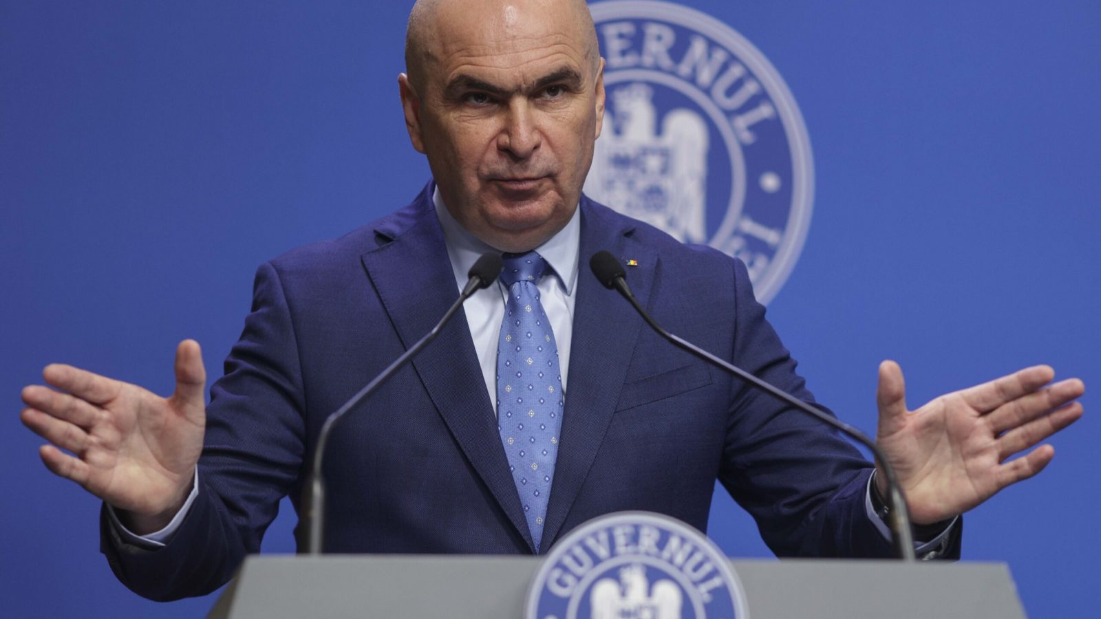 L-ai ascultat pe Bolojan și ai stins lumina? Iată ce activități poți face pe întuneric