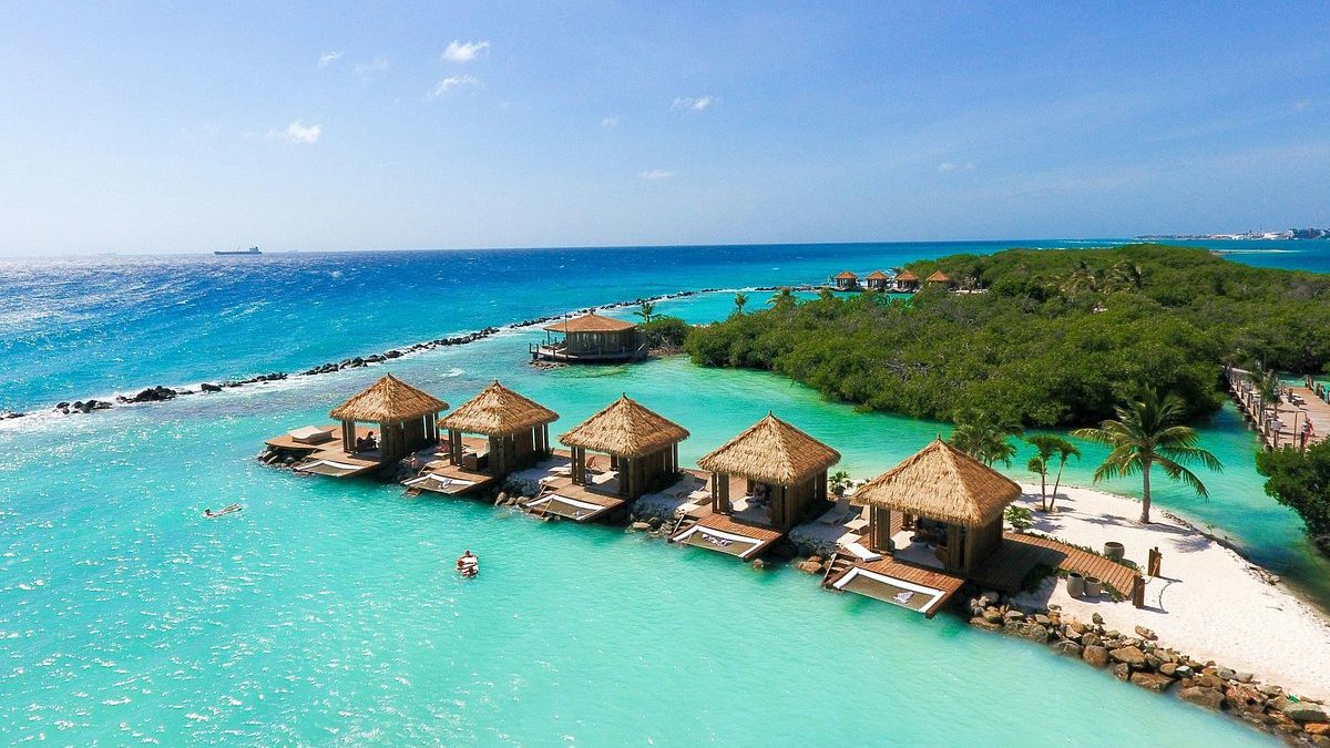 Resorturile de lux din Caraibe îi invită pe turiști să descopere cultura locală și natura insulelor
