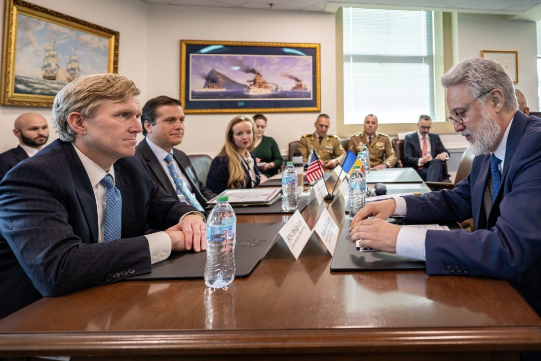 EXCLUSIV: Colby Elbridge i-a informat pe Marius Lazurca şi generalul Gheorghiţă Vlad despre reducerea numărului de militari americani din România, în viitor. Subsecretarul Departamentului de Război a publicat pe X detaliile întâlnirii