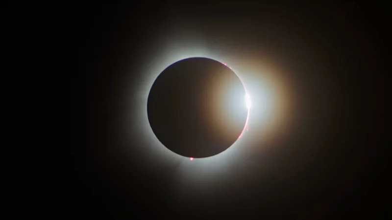 Eclipse diamond ring