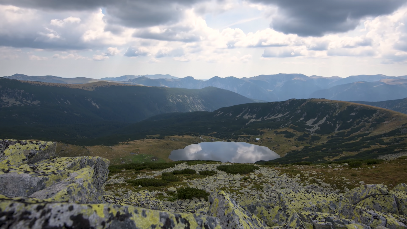 Un loc spectaculos din România a ajuns pe lista AFAR a destinațiilor europene mai puțin cunoscute, dar care merită descoperite. Parcul are peste 80 de lacuri glaciare