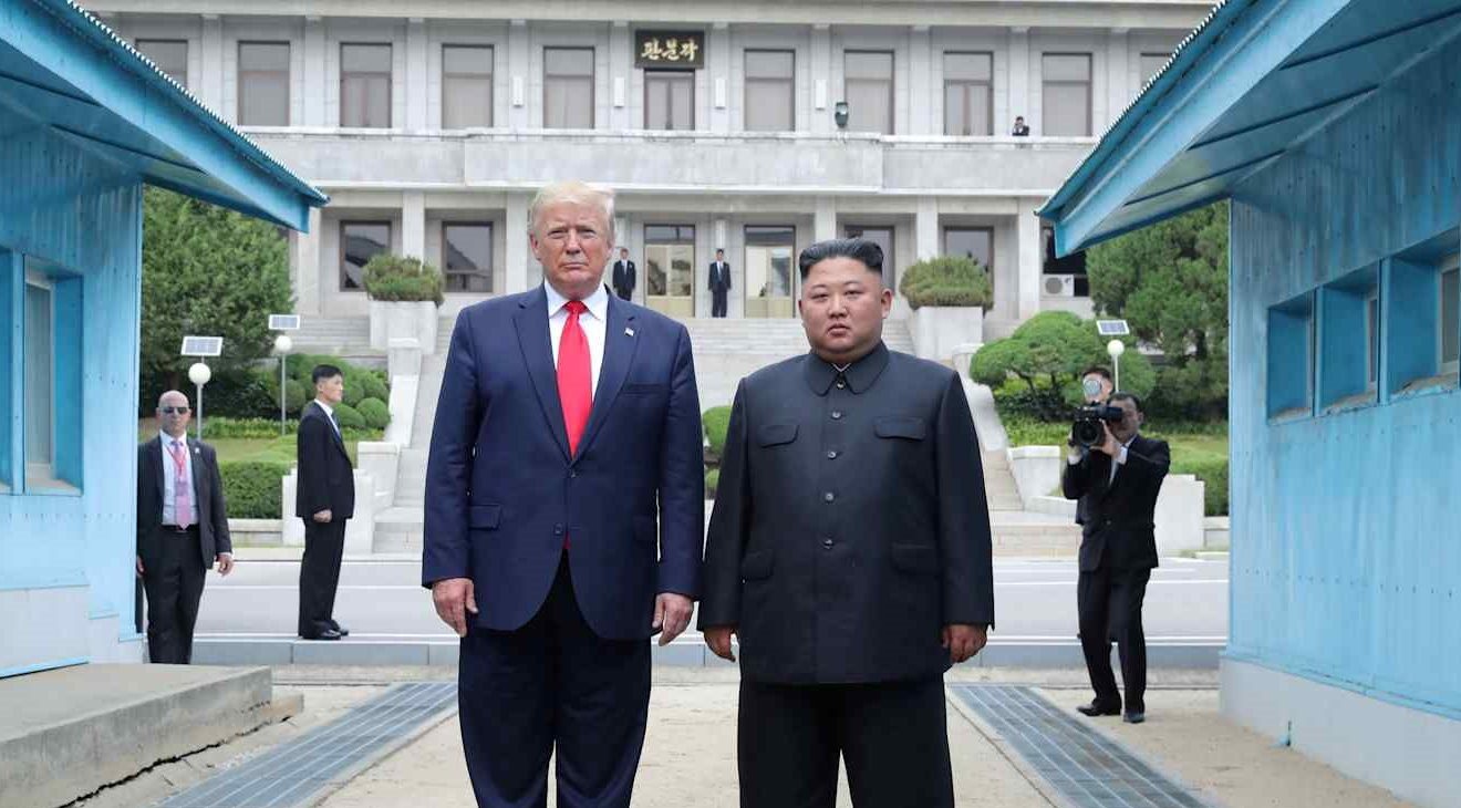 Sora lui Kim Jong-Un îl sfidează pe Trump după ce a ordonat reducerea exercițiilor militare SUA-Coreea de Sud: „Complet neinteresant”. Trump încearcă să obțină o nouă întâlnire cu liderul nord-coreean