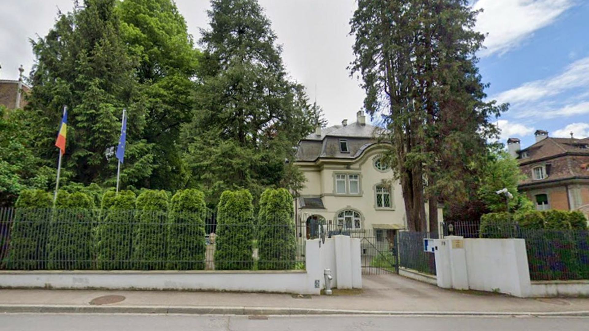 Incendiu la Ambasada României din Elveţia, după ce un dispozitiv incendiar improvizat a fost plasat lângă gardul exterior. Ce spune MAE