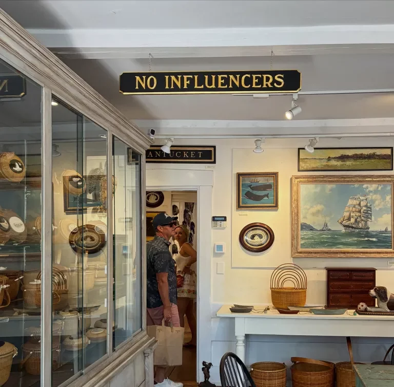 „No Influencers”: un magazin din SUA le transmite creatorilor de conținut că nu vrea să fie decor pentru social media