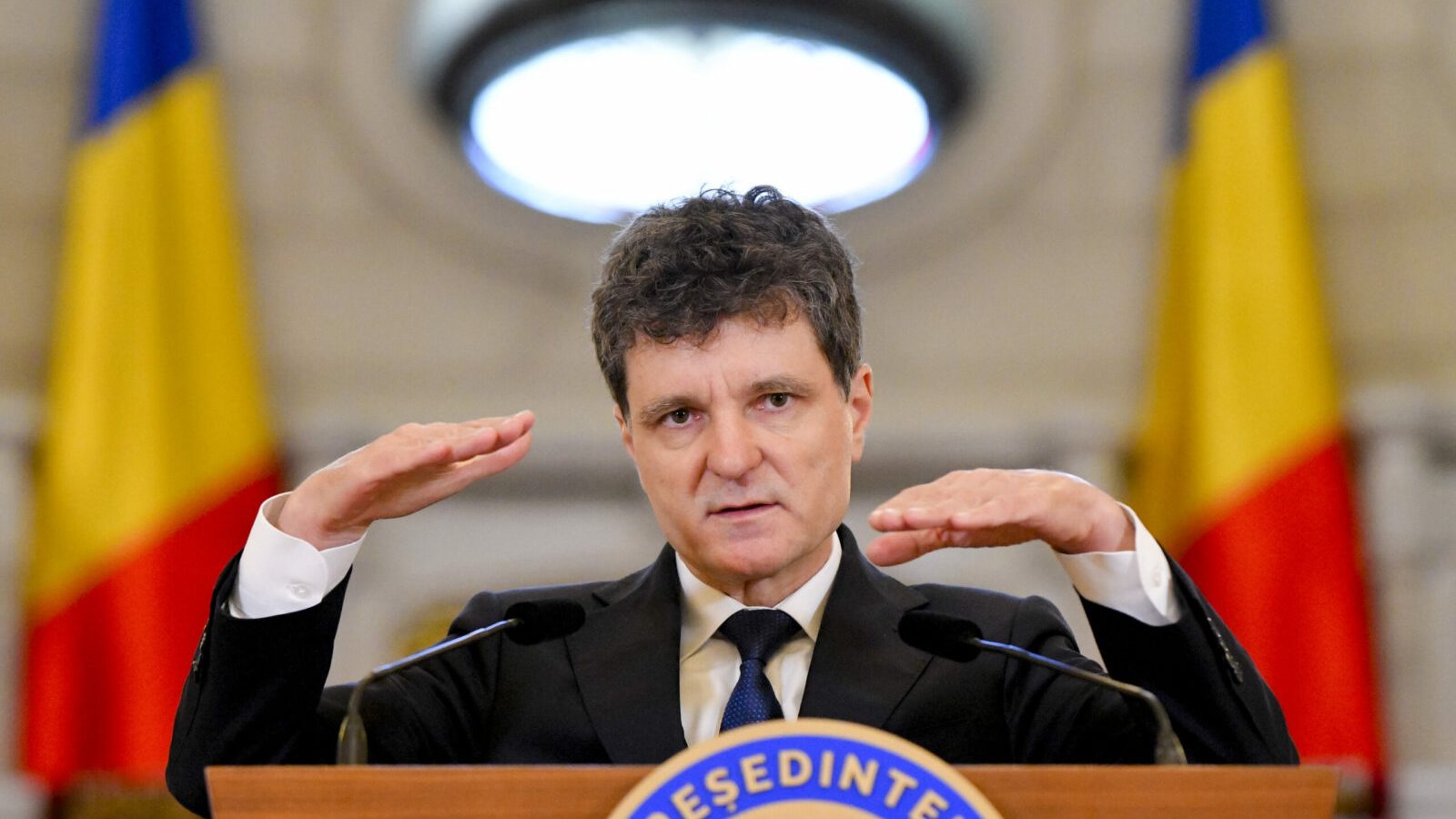 Nicușor Dan îi cheamă joi la Cotroceni pe Bolojan, Grindeanu, Fritz și Hunor, pentru discuții privind Legea salarizării și PNRR. Miza este uriașă pentru România: Pe 31 august vine „nota de plată” pentru PNRR
