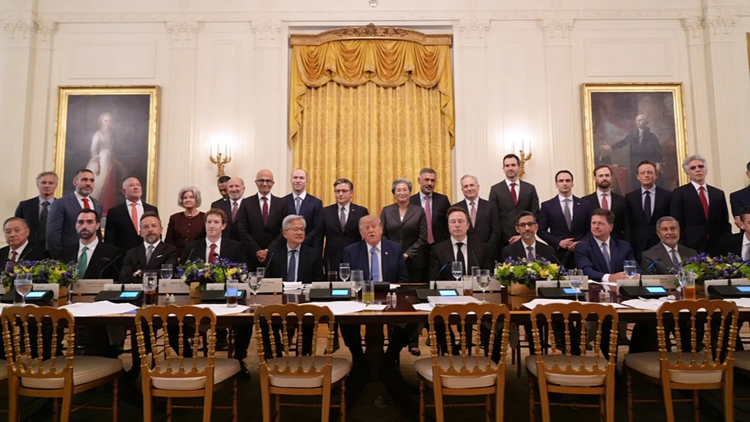 Trump și marii lideri din industria A.I. au semnat un „acord moral” privind siguranța Inteligenței Artificiale. Ce prevede acesta