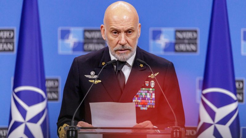 NATO este pregătită să răspundă unui atac al Rusiei, declară Amiralul Giuseppe Cavo Dragone. Trump: „Rusia îi atacă deja pe aliații Ucrainei”