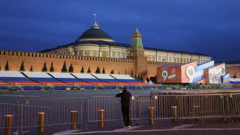 2230360 red square