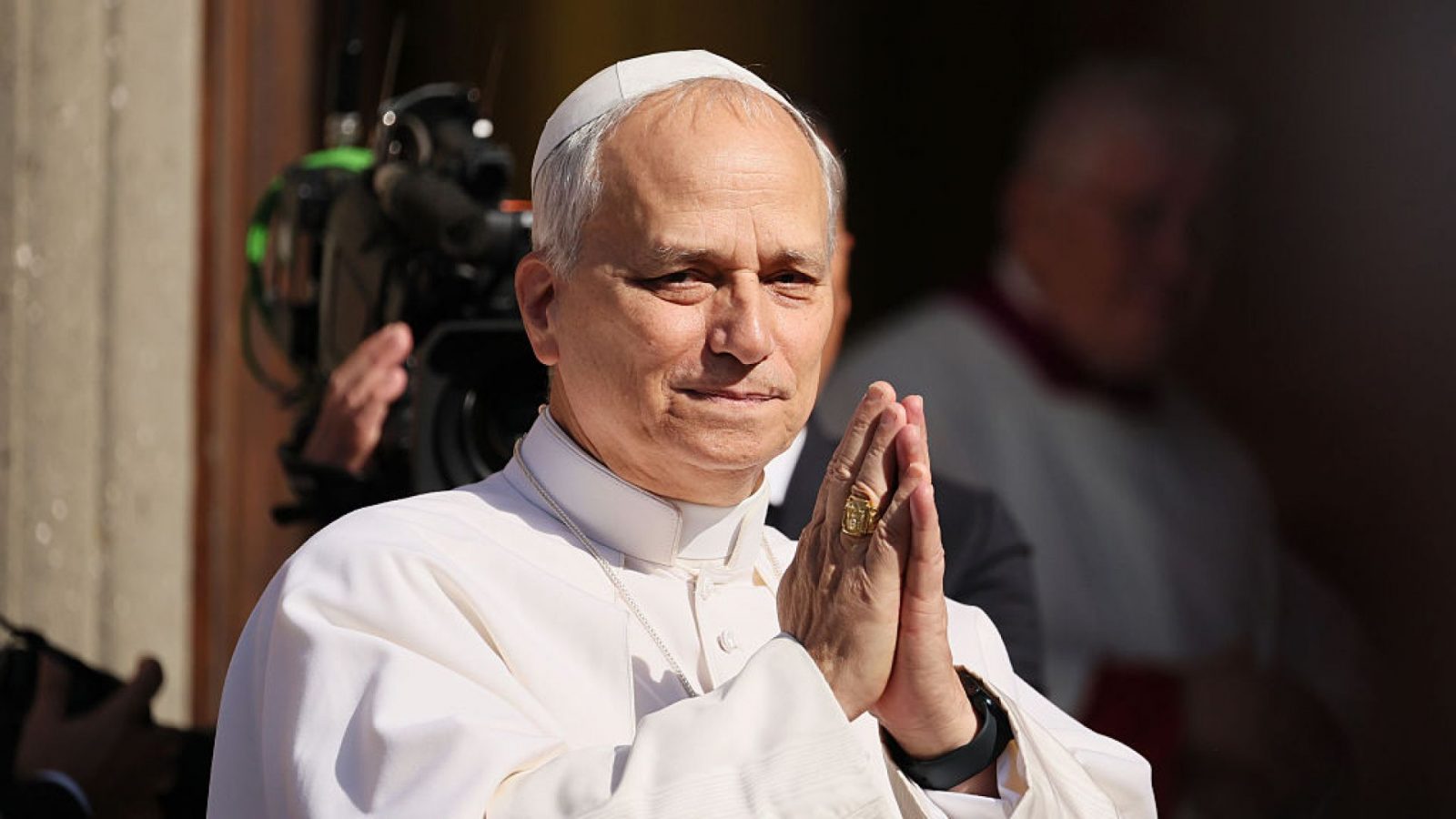 Papa Leon al XIV-lea a ajuns în Franța. Prima zi include întâlnirea cu Macron, UNESCO și Notre-Dame
