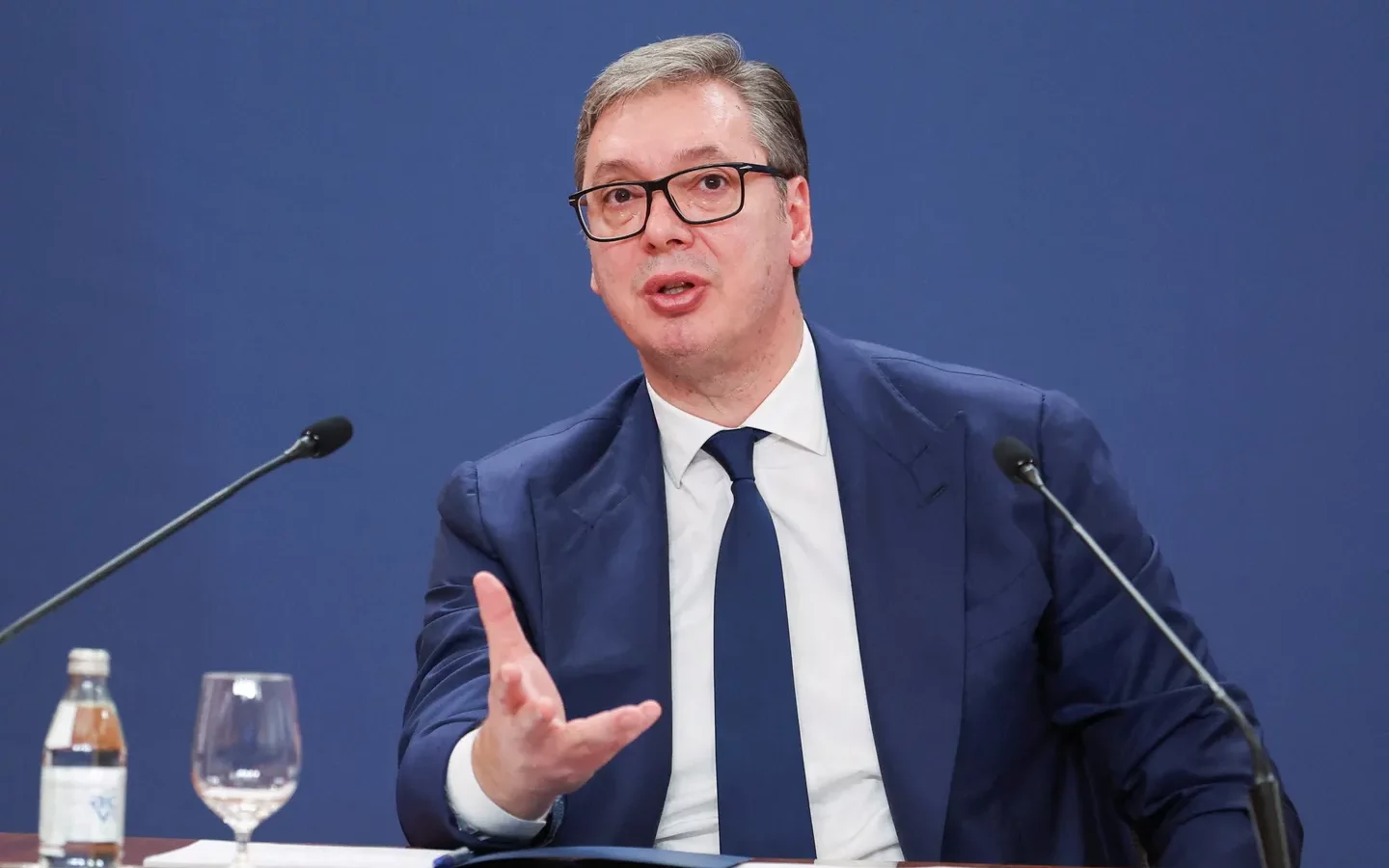 Aleksandar Vučić demisionează din funcția de Președinte al Serbiei, cu șapte luni înainte de finalul mandatului. Urmează alegeri anticipate