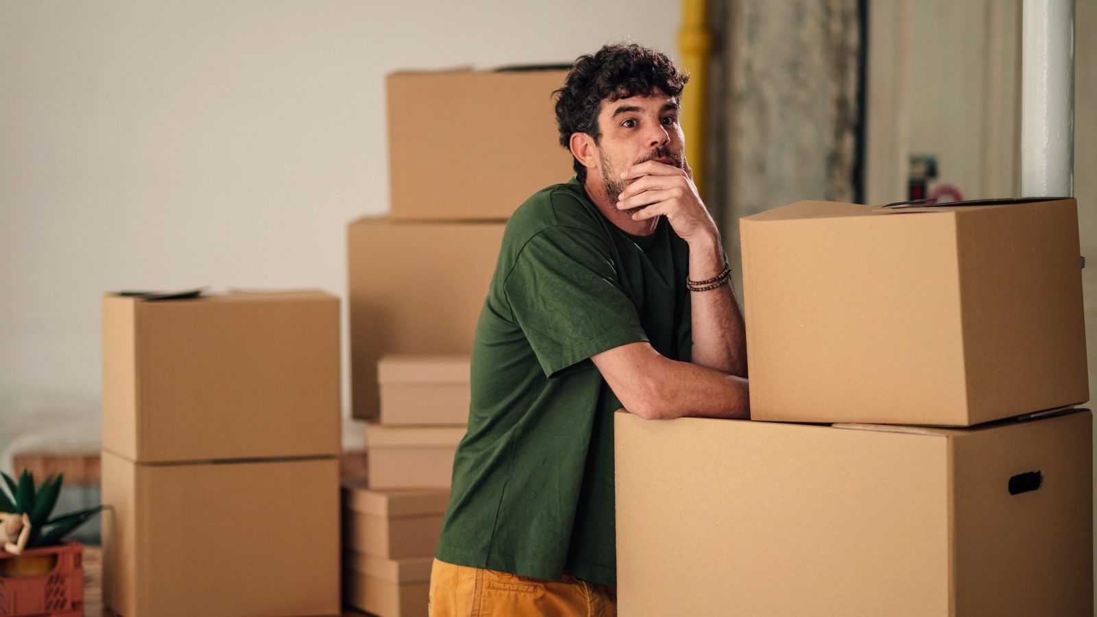 Tinerii români pleacă din casa părinților la aproape 28 de ani, peste media UE de 26 de ani. Danezii pleacă din casa părinților la 22 de ani