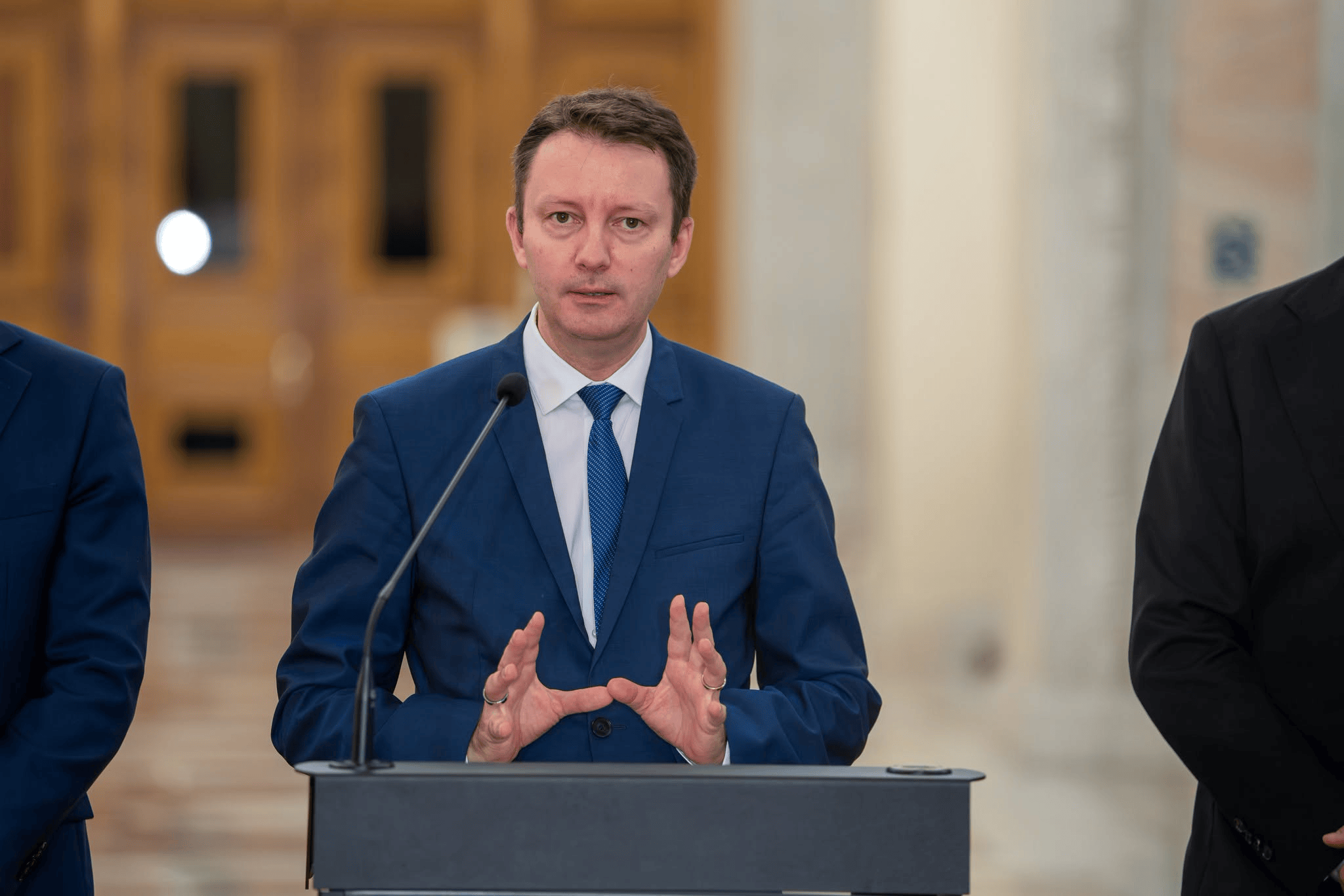 Siegfried Mureșan a depus azi lista cu miniștrii propuși pentru viitorul Executiv. Sunt menținuți miniștrii din actuala configurație, provenind de la PNL, USR și UDMR