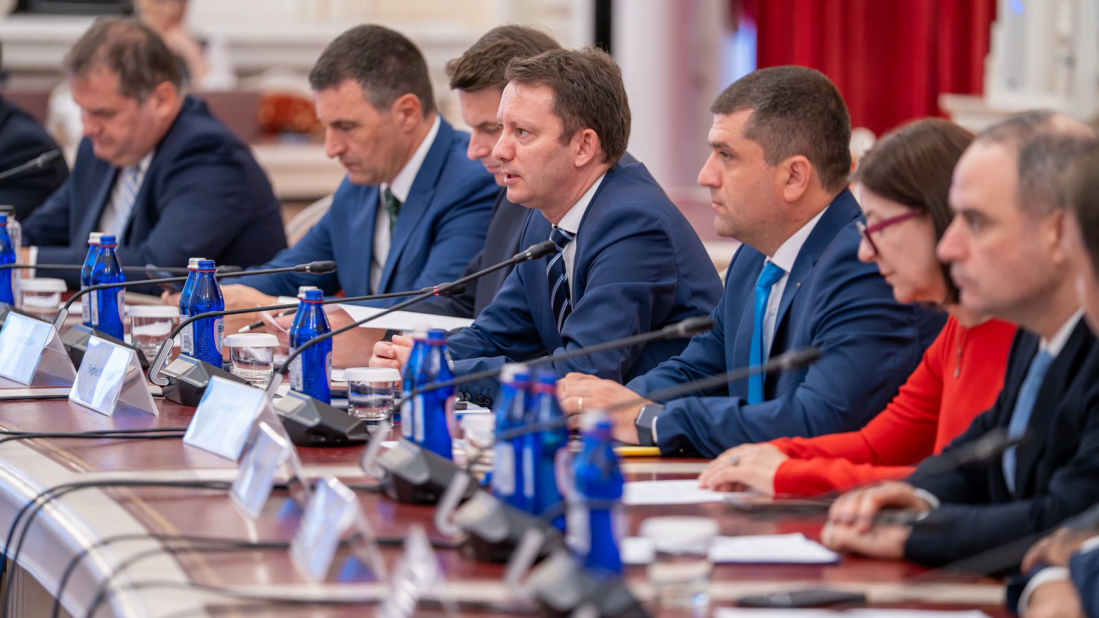 Guvernul Mureșan ajunge astăzi la votul final în Parlament. Cabinetul are nevoie de 233 de voturi pentru învestire. Siegfried Mureșan spune că se bazează pe „200 de voturi certe”