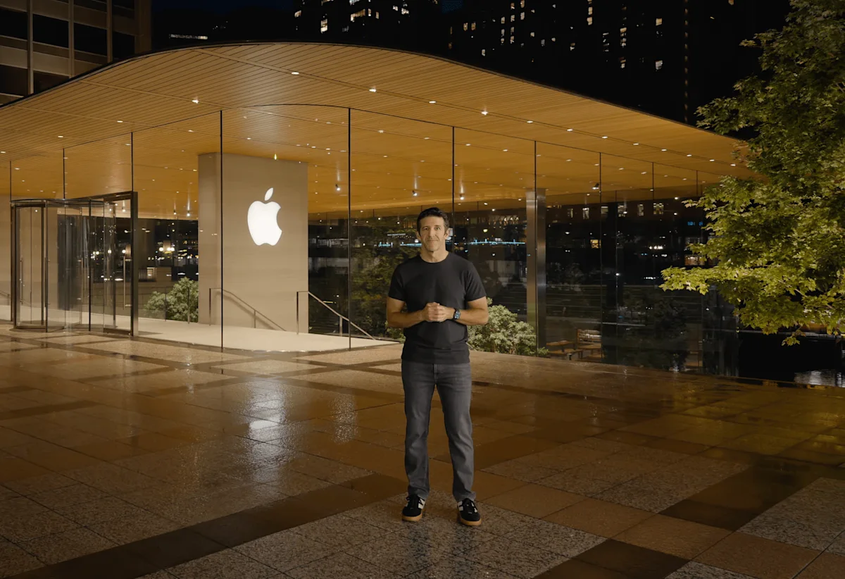 Apple intră în era John Ternus. Tim Cook devine președinte executiv și lasă în urmă o companie evaluată la 4,7 trilioane de dolari