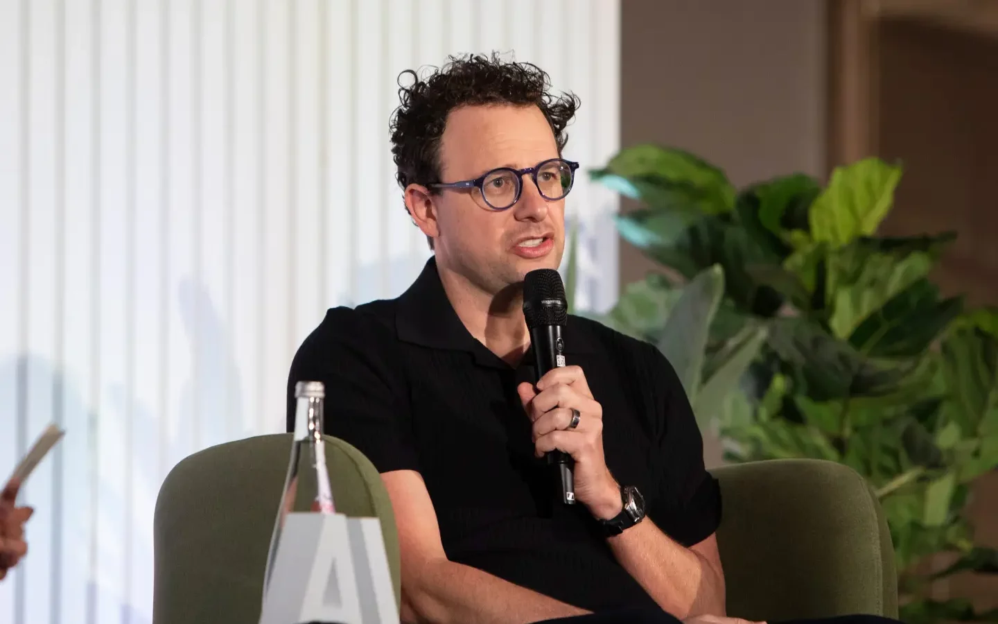 Dario Amodei, CEO-ul Anthropic, cere încetinirea dezvoltării A.I. și monitorizarea independentă a modelelor. Ce spun Altman și Musk