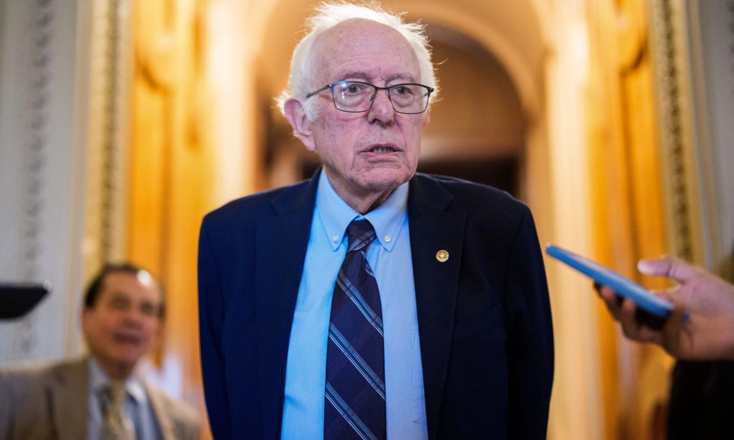 Bernie Sanders și Greg Casar propun interzicerea dezvoltării și utilizării Inteligenței Artificiale Superinteligente în Statele Unite