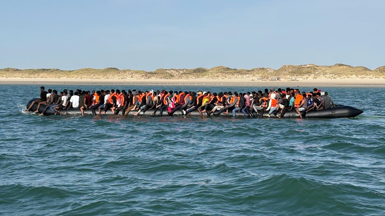 Marea Britanie plătește 56.000 de lire pentru fiecare migrant trimis înapoi în Franța