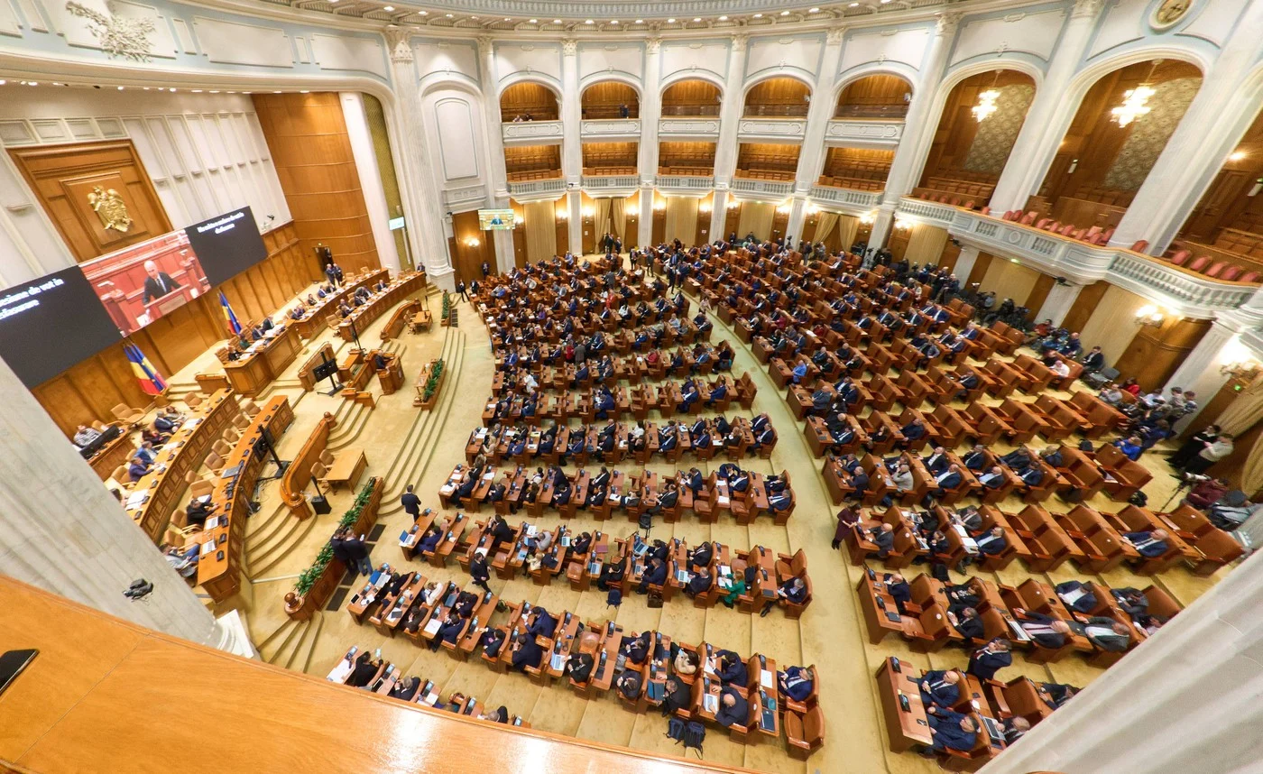 USR și PNL au boicotat ședința din Camera Deputaților. Toni Neacșu: „Au vrut să semnaleze că s-a născut o nouă Coaliție, între AUR, PSD și ceilalți”