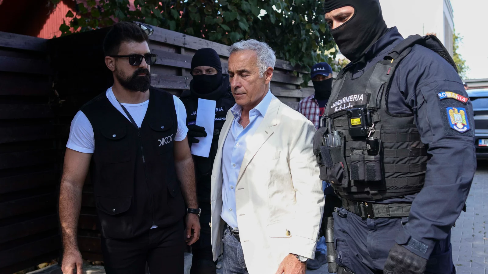 Călin Georgescu, ridicat din trafic de DIICOT pentru două infracțiuni. Toni Neacșu: „Ce s-a întâmplat astăzi a umbrit cu totul atenția noastră de la situația politică”