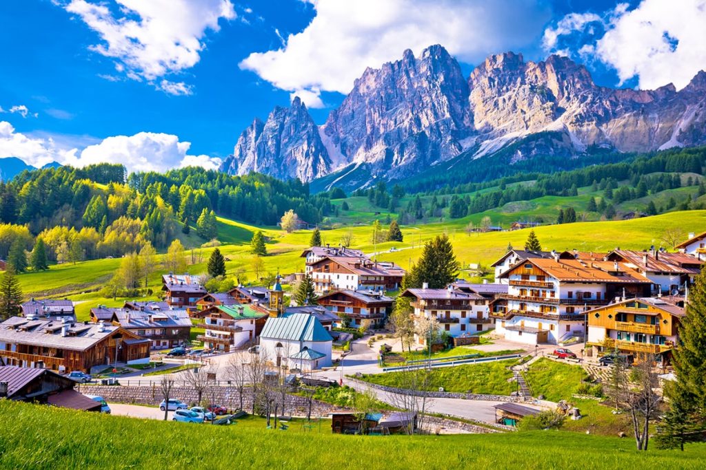 Toamna schimbă ritmul vacanțelor în Europa. Copenhaga, Viena, San Sebastián, Umbria și Irlanda îți oferă variante pentru un city break memorabil