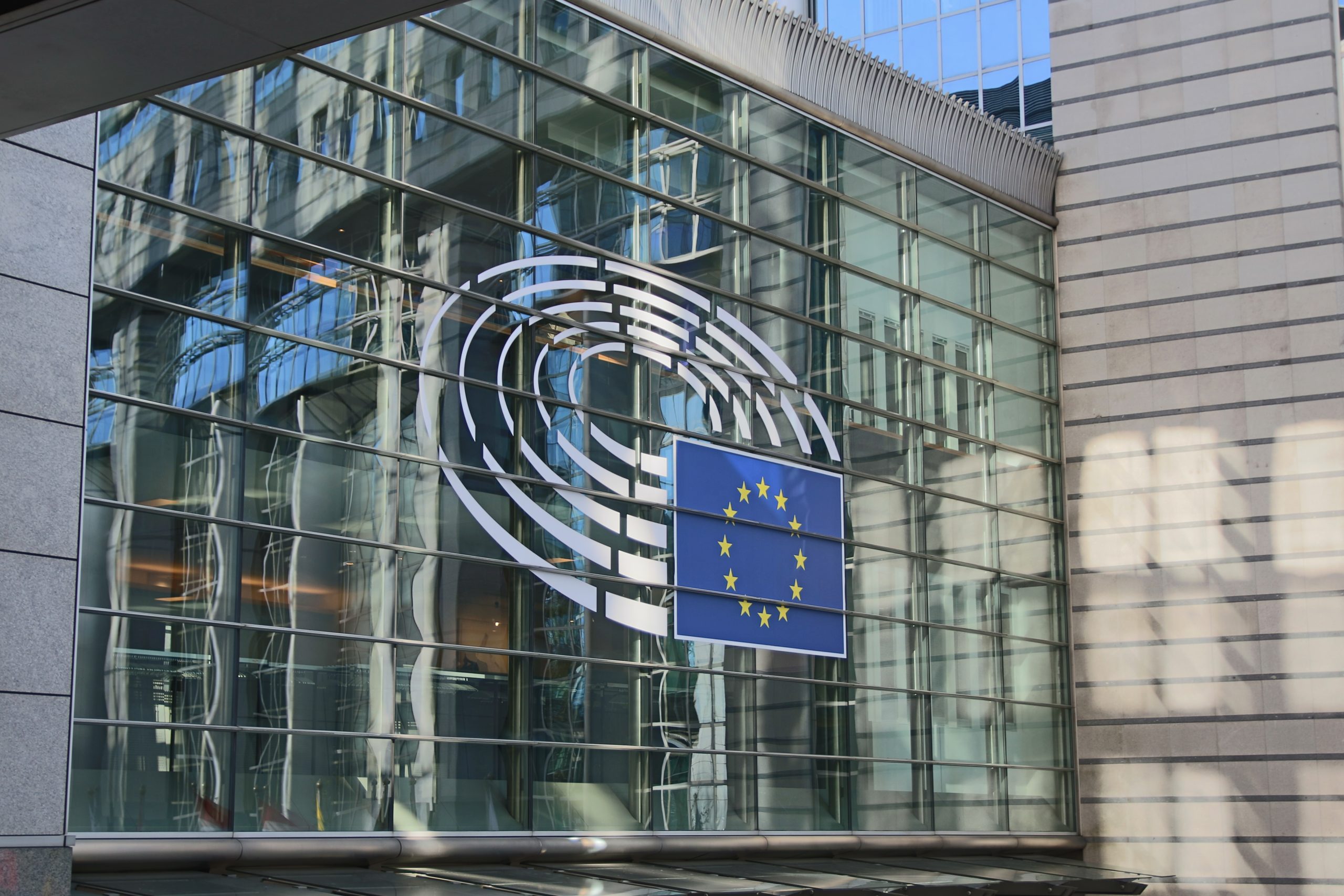 Lovitură pentru relația Europei cu Trump: Parlamentul European își deschide birou la Ottawa, în timp ce Canada caută statut de „membru asociat” al UE, în plin război comercial cu SUA