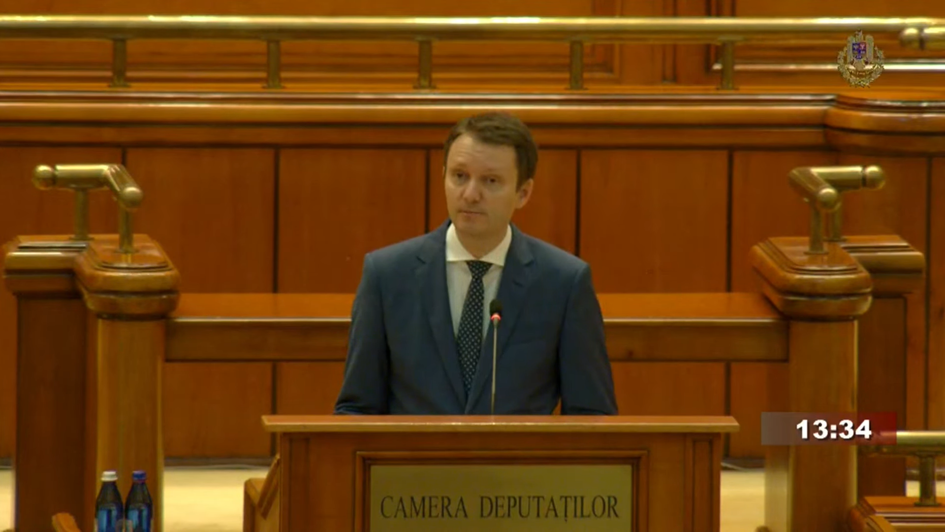 Guvernul Mureșan, la votul final în Parlament. Ședința a început. Mureșan: „Cota unică rămâne aceeași, fără taxe și impozite noi. O Românie puternică în NATO și UE. Parteneriatul cu SUA trebuie să fie puternic”. Grindeanu:
