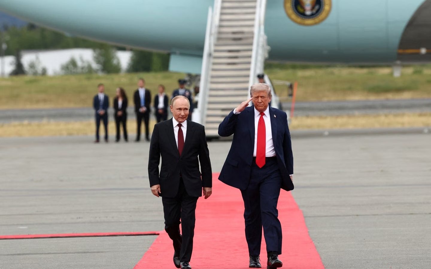 Analiză: Aduce convorbirea Trump-Putin pacea în Ucraina?