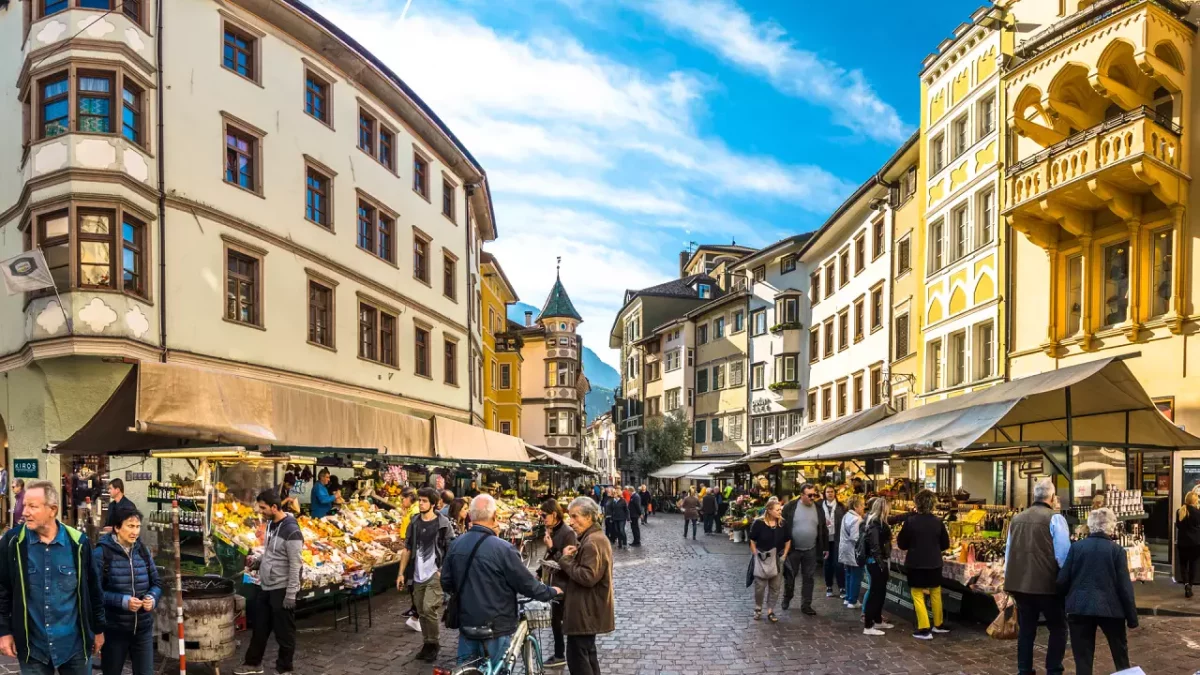 Mercato vie centro bolzano iStock desktop