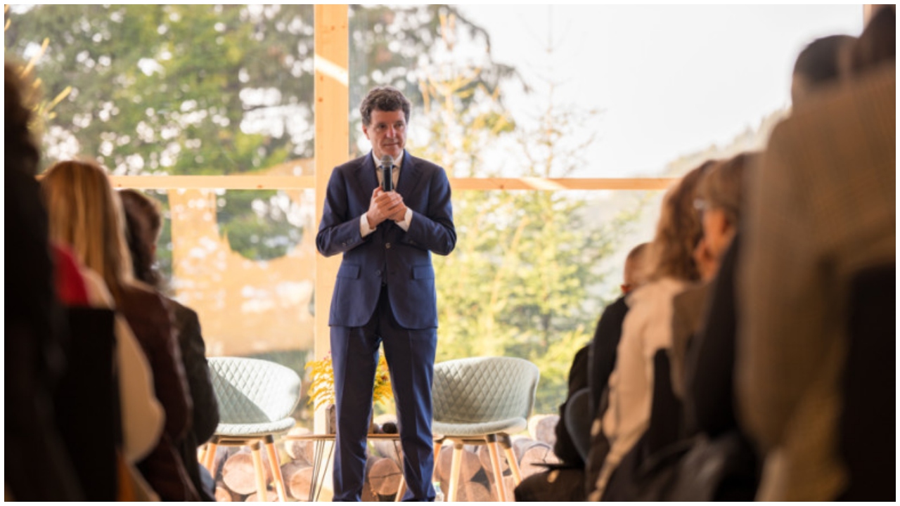 Nicușor Dan a stat doar 10 minute la întâlnirea cu cei peste 200 lideri din mediul de business românesc. Cristian Hostiuc, ZF: „Dacă aveau timp, l-ar fi întrebat de ce să-l mai voteze încă o dată. Este o frustrare extraordinară”