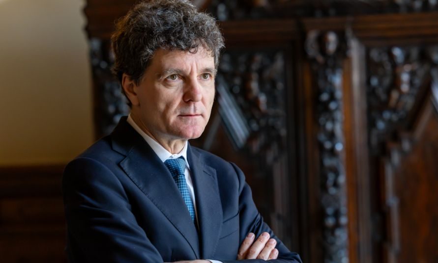 Un Guvern Mondial l-ar fi scutit pe Nicușor să desemneze un premier