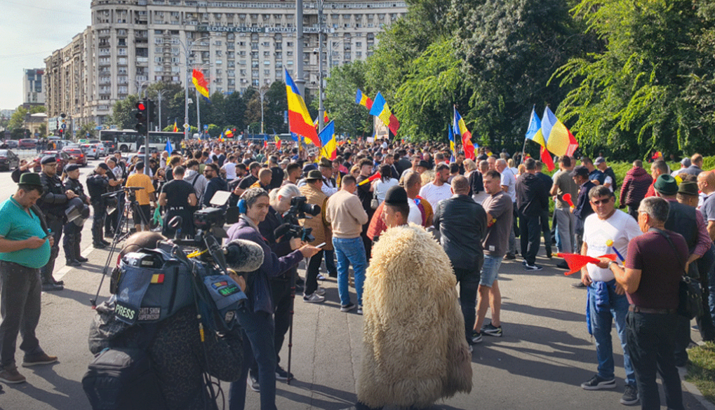 Ziua Internațională a Democrației, marcată de proteste violente în București. Adrian Mitroi: „Anularea alegerilor a adus o nemulțumire teribilă. Am aflat cu toții că nu contăm”